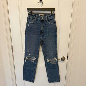 Abercrombie & Fitch Ultra High Rise 90s Straight Jean Size 2s